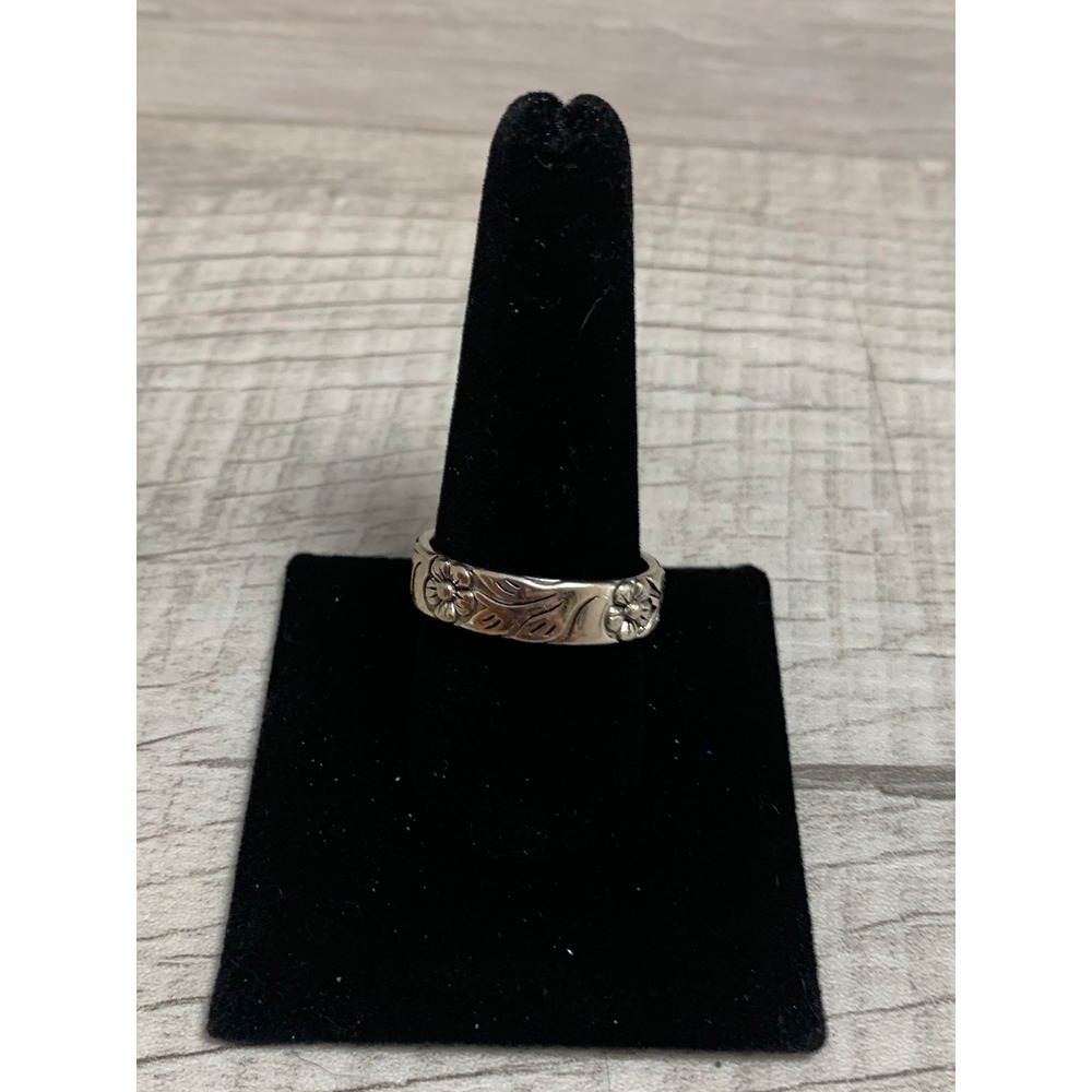 Vintage Floral Embossed Silver Tone Band Ring Size 11 Flower‎ Leaf Pattern 3333